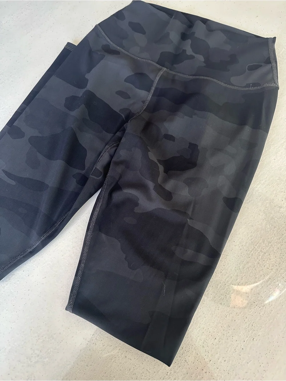 ALO Yoga High-Waist Camo Vapor Leggings — Black